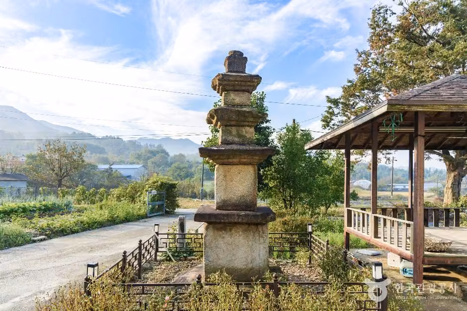 괴산 보안사 삼층석탑