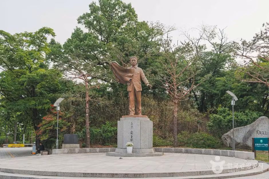 안중근의사 동상